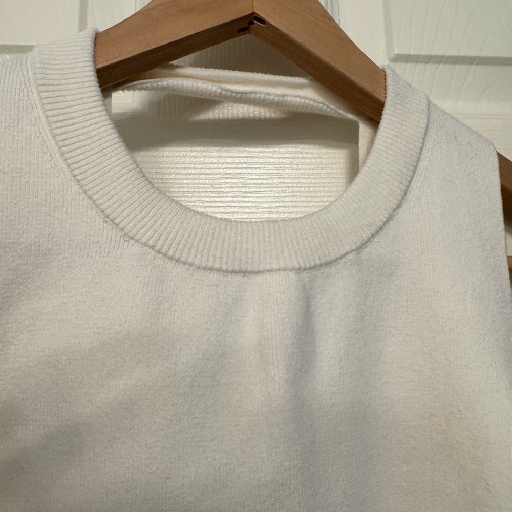 Banana Republic Ivory knit tank Top - Picture 2 of 4